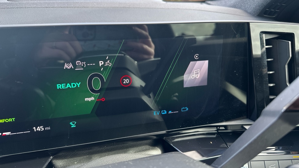 Renault Austral E-Tech Full Hybrid Techno Esprit Alpine 5dr Auto Hybrid Estate - Image 31