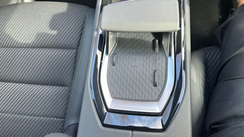 Renault Austral E-Tech Full Hybrid Techno Esprit Alpine 5dr Auto Hybrid Estate - Image 42