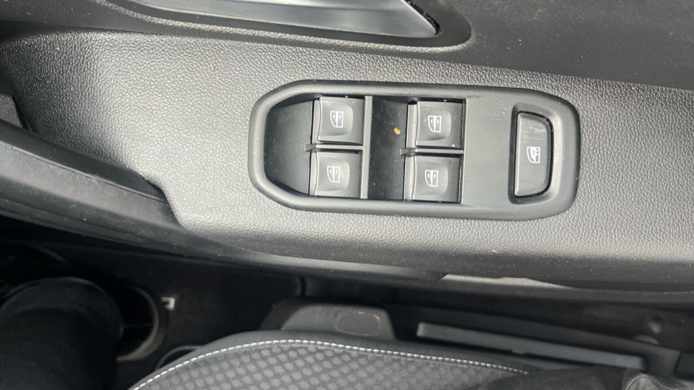 Dacia Duster 1.0 TCe 90 Comfort 5dr Petrol Estate - Image 33