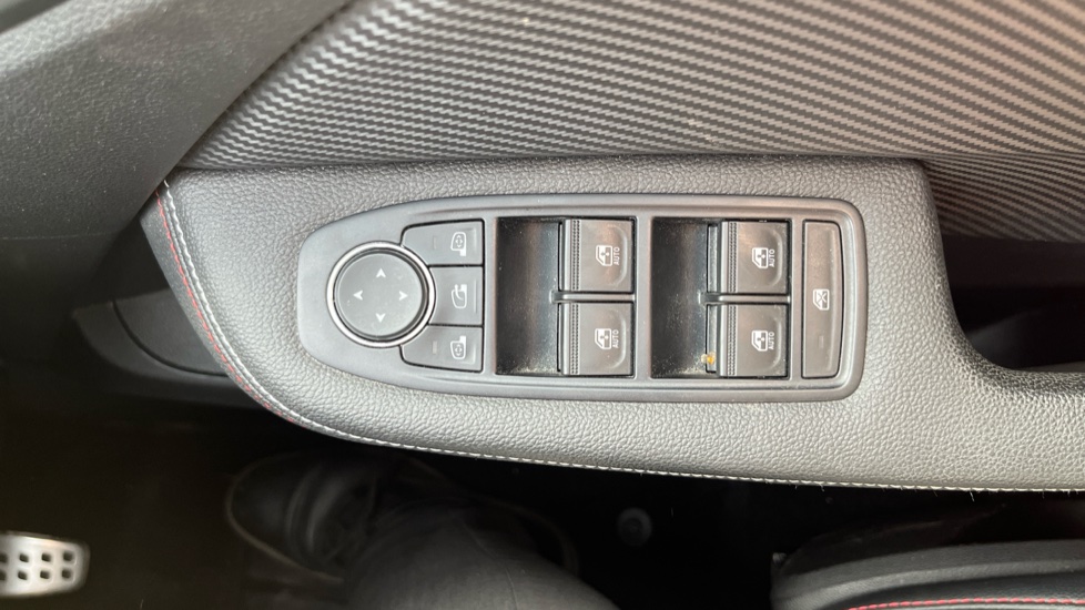 Renault Clio 1.0 TCe 90 RS Line 5dr Petrol Hatchback - Image 34