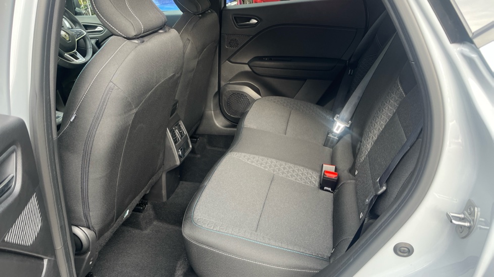 Renault Captur 1.0 TCE 90 Evolution 5dr Petrol Hatchback - Image 16