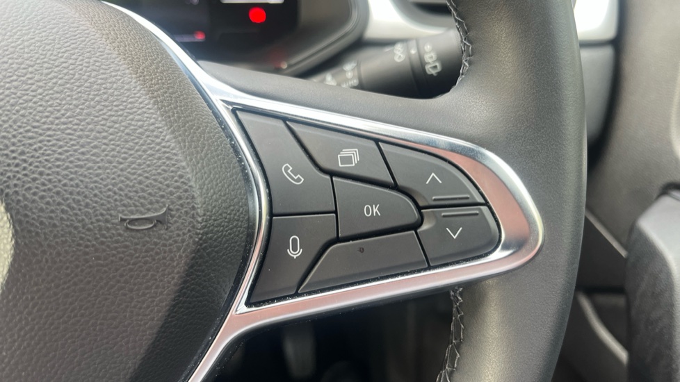 Renault Captur 1.0 TCE 90 Evolution 5dr Petrol Hatchback - Image 30