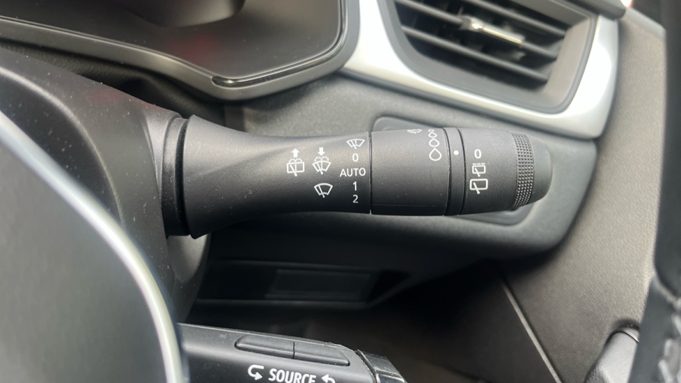Renault Captur 1.0 TCE 90 Evolution 5dr Petrol Hatchback - Image 32