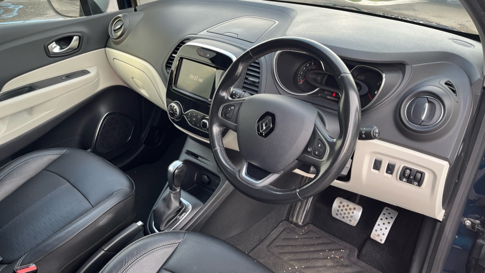 Renault Captur 1.2 TCE 120 Signature X Nav 5dr EDC Petrol Hatchback - Image 11