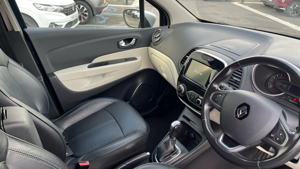 Renault Captur 1.2 TCE 120 Signature X Nav 5dr EDC Petrol Hatchback - Image 14