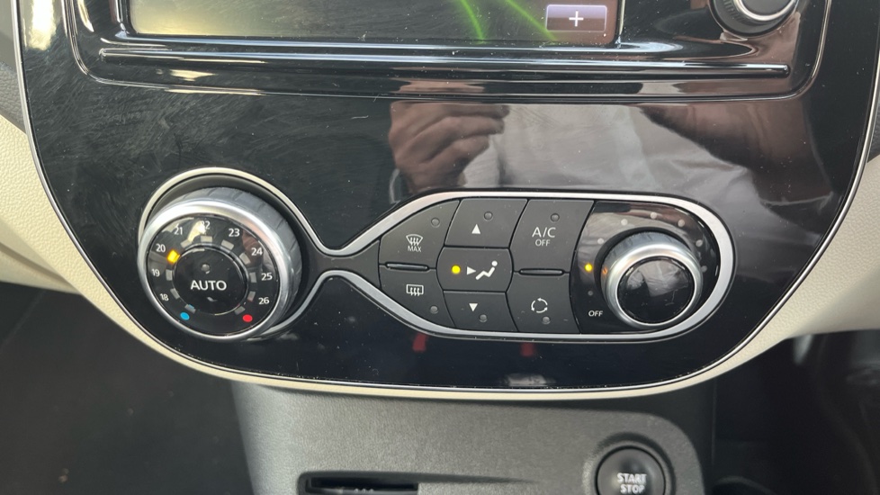 Renault Captur 1.2 TCE 120 Signature X Nav 5dr EDC Petrol Hatchback - Image 24