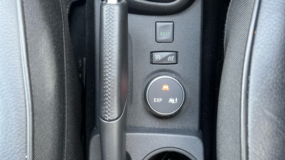 Renault Captur 1.2 TCE 120 Signature X Nav 5dr EDC Petrol Hatchback - Image 27