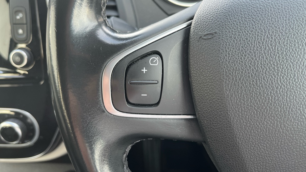 Renault Captur 1.2 TCE 120 Signature X Nav 5dr EDC Petrol Hatchback - Image 28