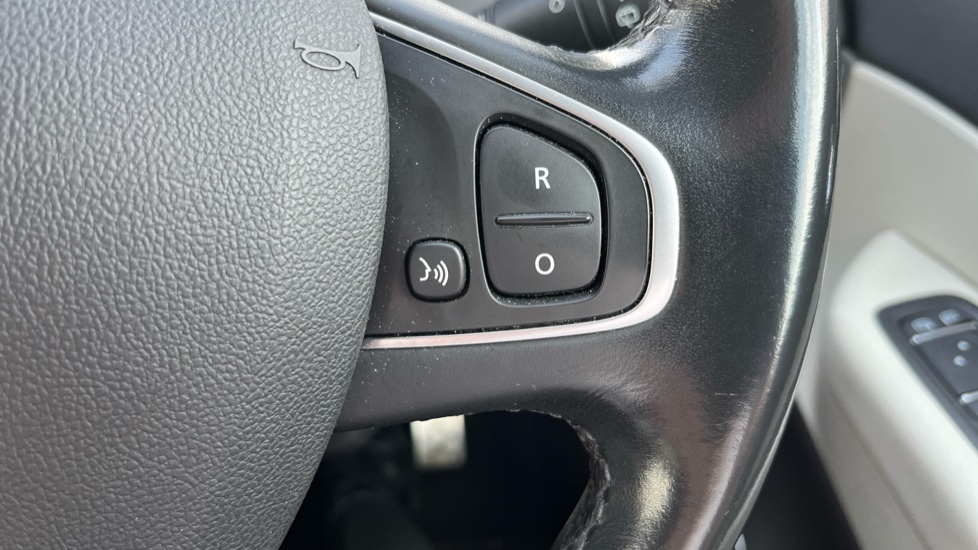 Renault Captur 1.2 TCE 120 Signature X Nav 5dr EDC Petrol Hatchback - Image 29