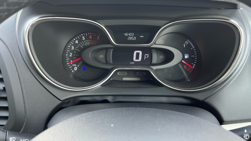 Renault Captur 1.2 TCE 120 Signature X Nav 5dr EDC Petrol Hatchback - Image 30