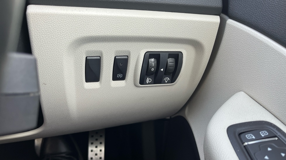 Renault Captur 1.2 TCE 120 Signature X Nav 5dr EDC Petrol Hatchback - Image 31