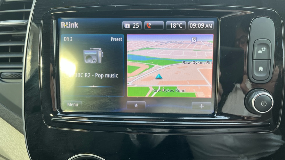 Renault Captur 1.2 TCE 120 Signature X Nav 5dr EDC Petrol Hatchback - Image 33