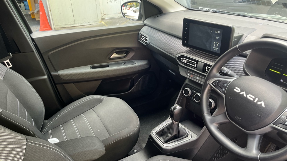 Dacia Jogger 1.6 HEV Expression 5dr Auto Hybrid Estate - Image 14