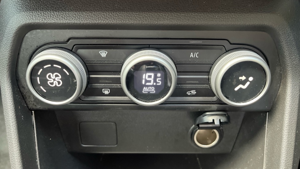 Dacia Jogger 1.6 HEV Expression 5dr Auto Hybrid Estate - Image 27