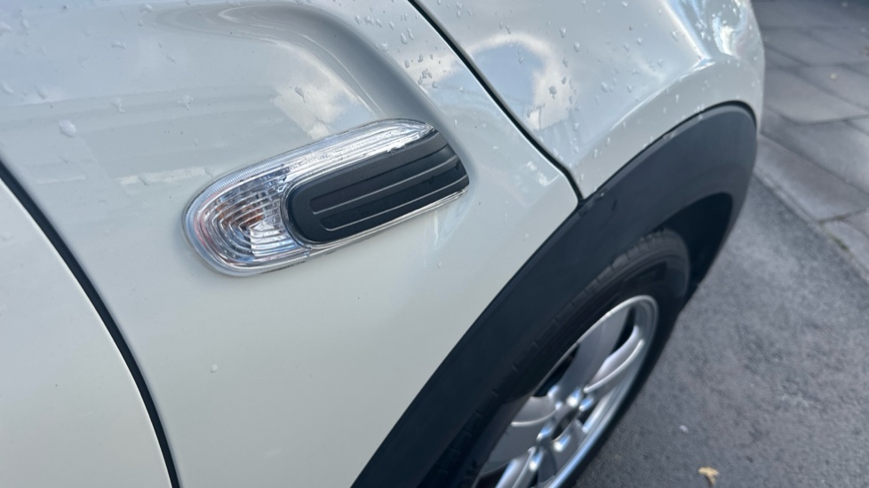 MINI Hatchback 1.5 Cooper Classic II 5dr Petrol Hatchback - Image 39