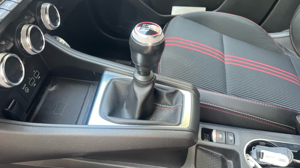 Renault Captur 1.3 Mild hybrid 140 R.S. Line 5dr Petrol Hatchback - Image 13