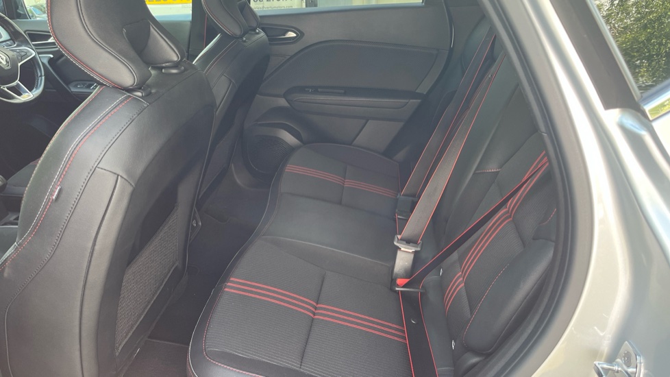 Renault Captur 1.3 Mild hybrid 140 R.S. Line 5dr Petrol Hatchback - Image 16