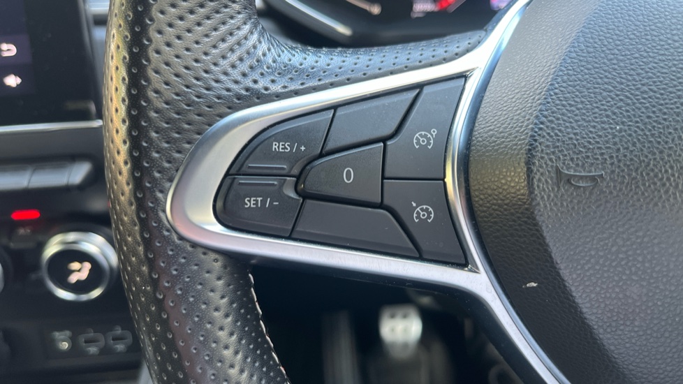 Renault Captur 1.3 Mild hybrid 140 R.S. Line 5dr Petrol Hatchback - Image 30