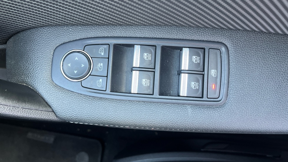 Renault Captur 1.3 Mild hybrid 140 R.S. Line 5dr Petrol Hatchback - Image 34