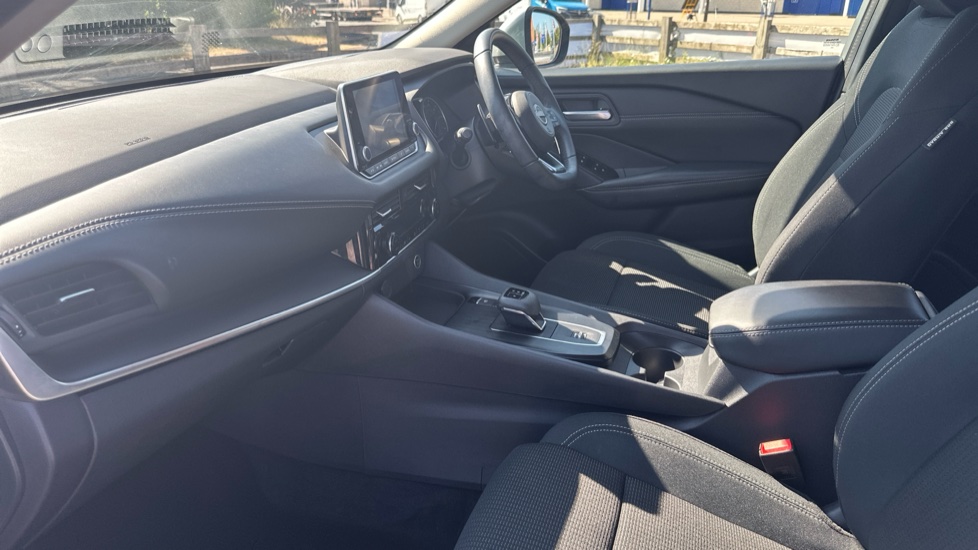 Nissan Qashqai 1.3 DiG-T MH 158 Acenta Premium 5dr Xtronic Petrol Hatchback - Image 9