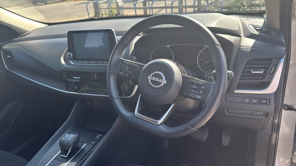 Nissan Qashqai 1.3 DiG-T MH 158 Acenta Premium 5dr Xtronic Petrol Hatchback - Image 11