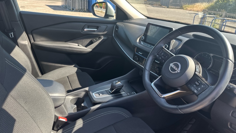 Nissan Qashqai 1.3 DiG-T MH 158 Acenta Premium 5dr Xtronic Petrol Hatchback - Image 14
