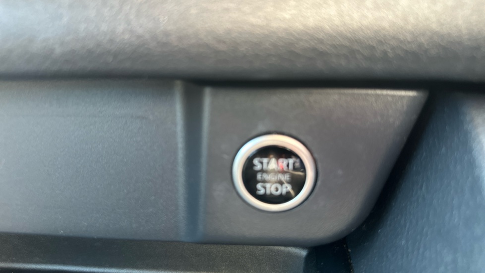Nissan Qashqai 1.3 DiG-T MH 158 Acenta Premium 5dr Xtronic Petrol Hatchback - Image 15