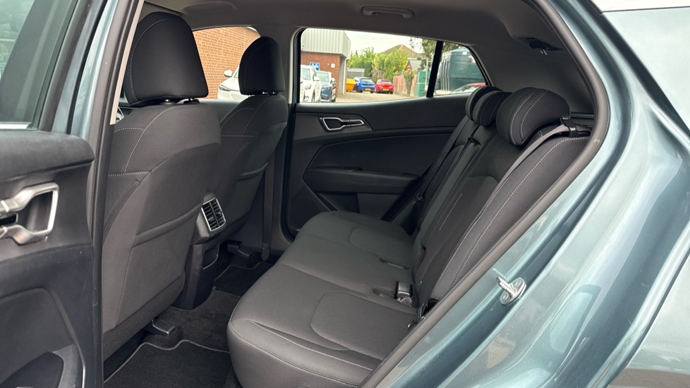 Kia Sportage 1.6T GDi ISG 2 5dr Petrol Estate - Image 16