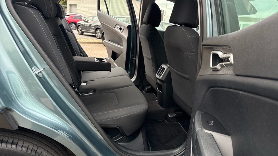 Kia Sportage 1.6T GDi ISG 2 5dr Petrol Estate - Image 36