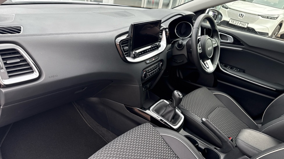 Kia Ceed 1.5T GDi ISG 3 5dr Petrol Hatchback - Image 9
