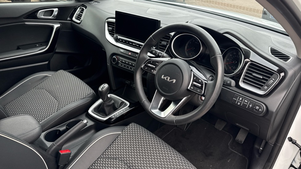 Kia Ceed 1.5T GDi ISG 3 5dr Petrol Hatchback - Image 11