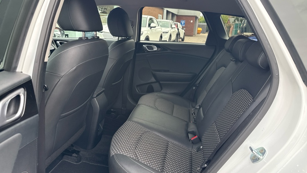 Kia Ceed 1.5T GDi ISG 3 5dr Petrol Hatchback - Image 16
