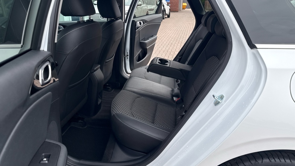Kia Ceed 1.5T GDi ISG 3 5dr Petrol Hatchback - Image 38