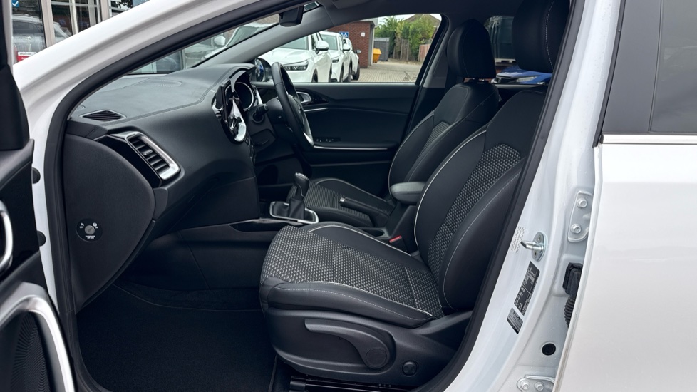 Kia Ceed 1.5T GDi ISG 3 5dr Petrol Hatchback - Image 39