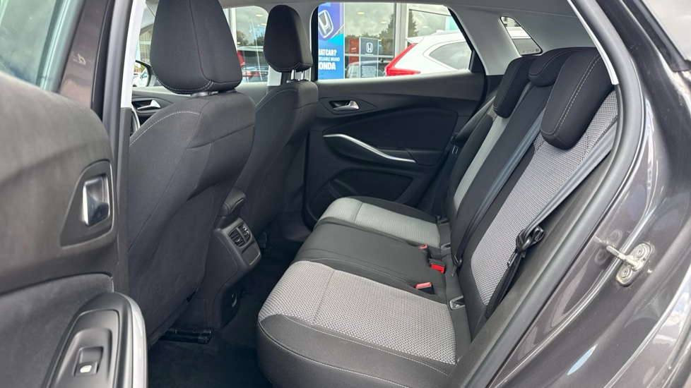 Vauxhall Grandland X 1.2 Turbo SE Premium 5dr Petrol Hatchback - Image 16