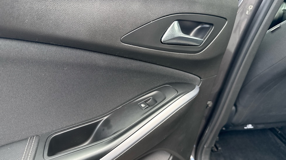 Vauxhall Grandland X 1.2 Turbo SE Premium 5dr Petrol Hatchback - Image 33