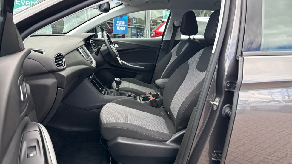 Vauxhall Grandland X 1.2 Turbo SE Premium 5dr Petrol Hatchback - Image 34