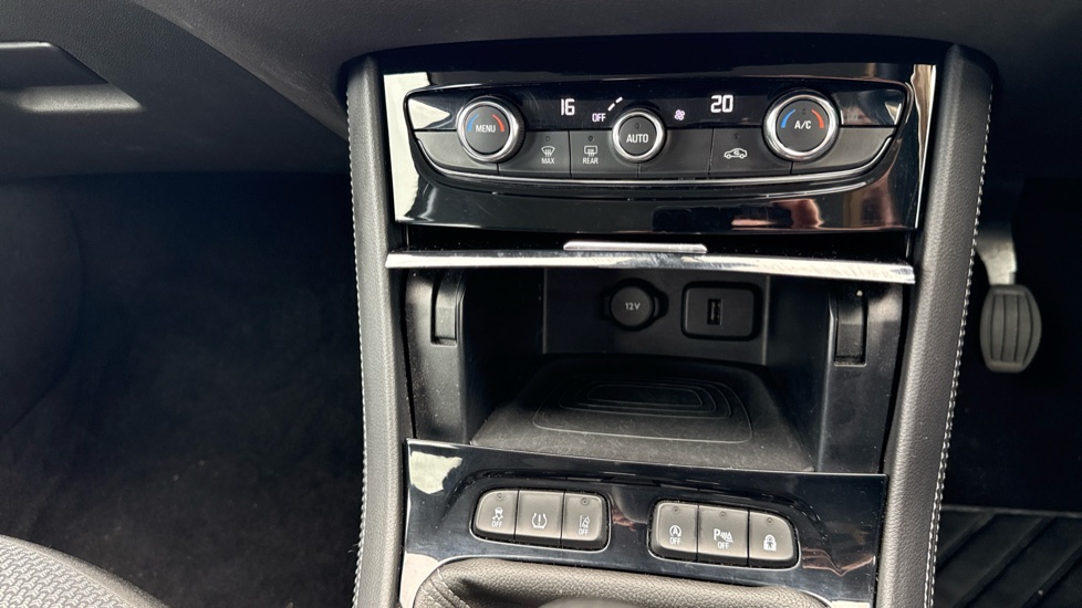Vauxhall Grandland X 1.2 Turbo SE Premium 5dr Petrol Hatchback - Image 36