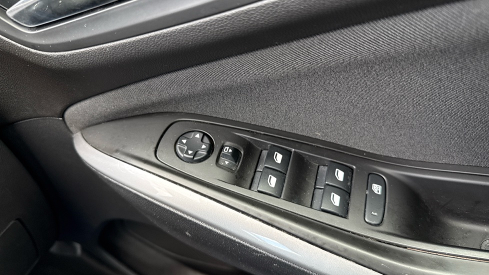 Vauxhall Grandland X 1.2 Turbo SE Premium 5dr Petrol Hatchback - Image 41