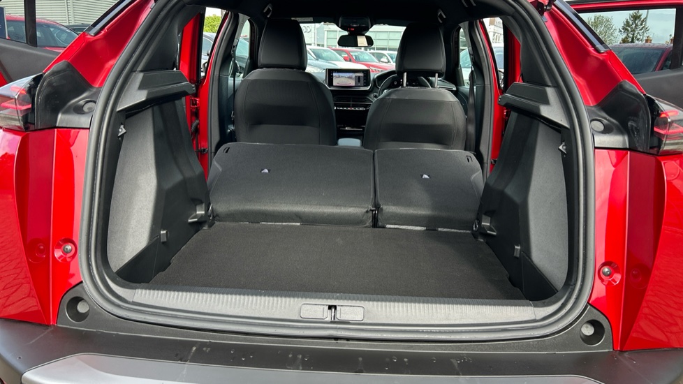 Peugeot 2008 1.2 PureTech 130 Allure 5dr EAT8 Petrol Estate - Image 40