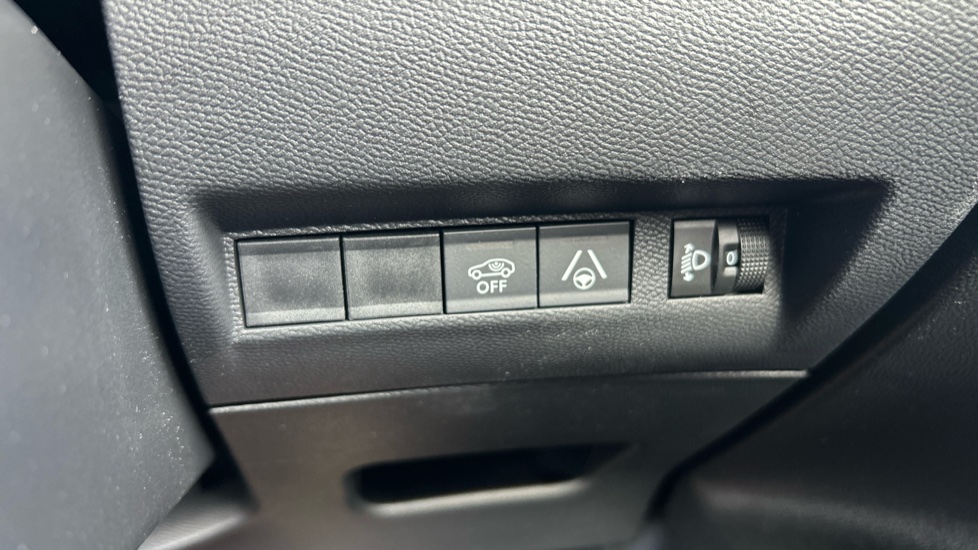 Peugeot 2008 1.2 PureTech 130 Allure 5dr EAT8 Petrol Estate - Image 46