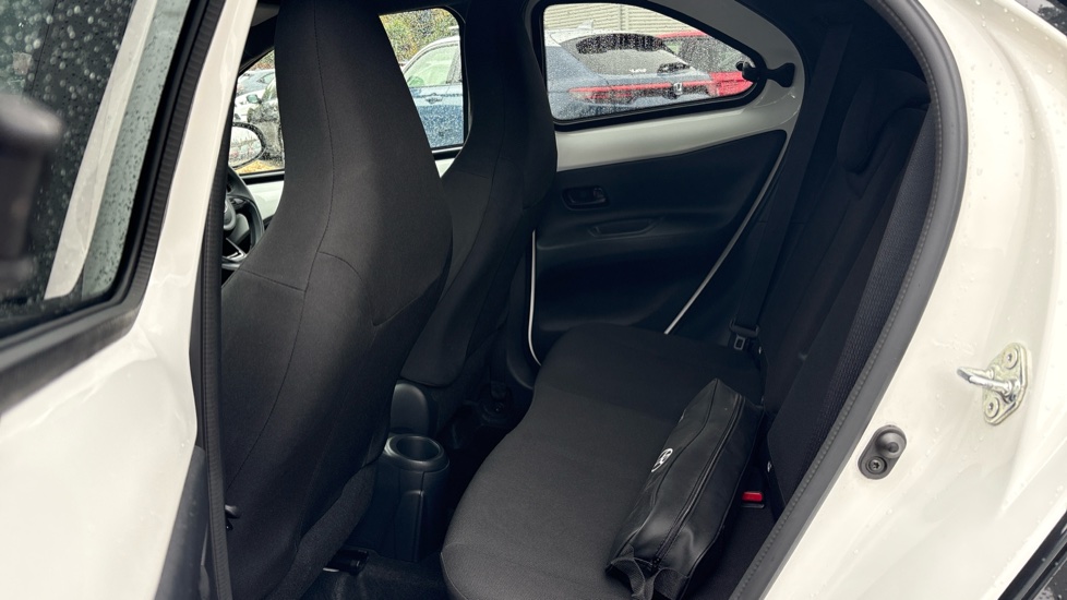 Toyota Aygo X 1.0 VVT-i Edge 5dr Petrol Hatchback - Image 16
