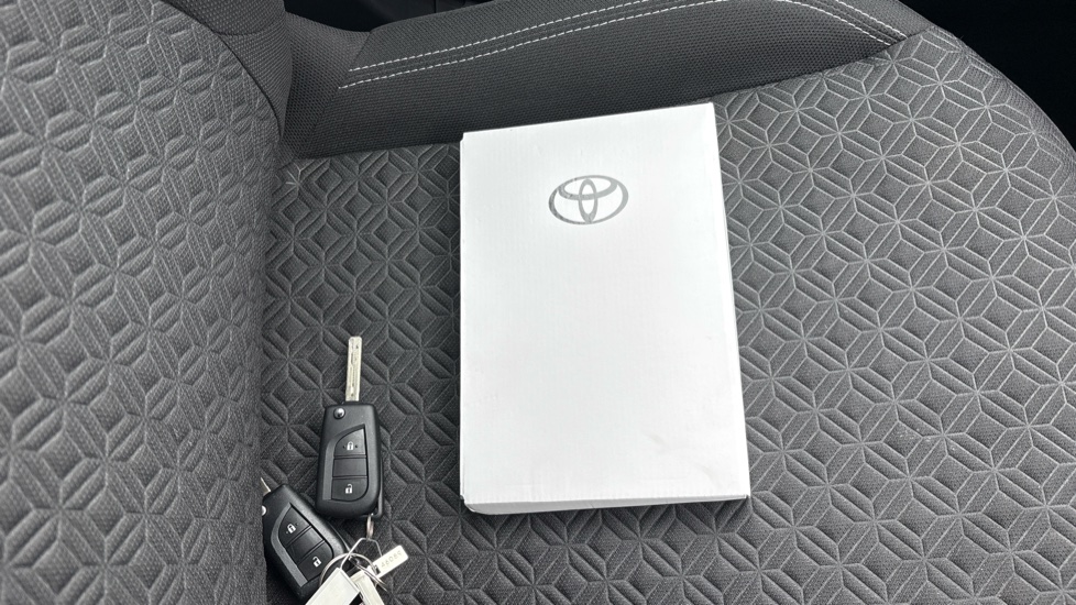 Toyota Aygo X 1.0 VVT-i Edge 5dr Petrol Hatchback - Image 19
