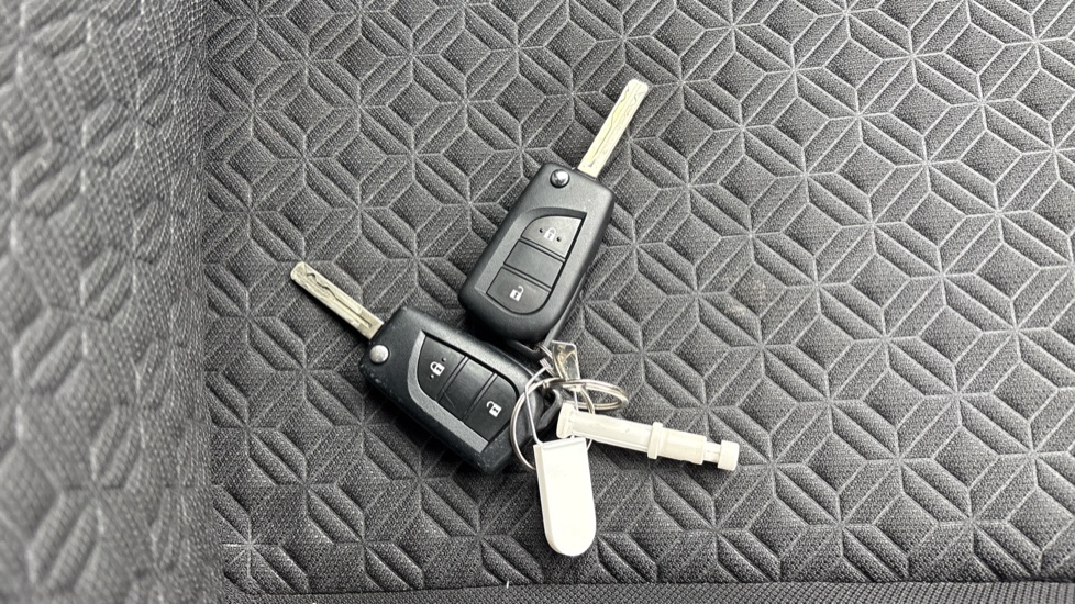 Toyota Aygo X 1.0 VVT-i Edge 5dr Petrol Hatchback - Image 20