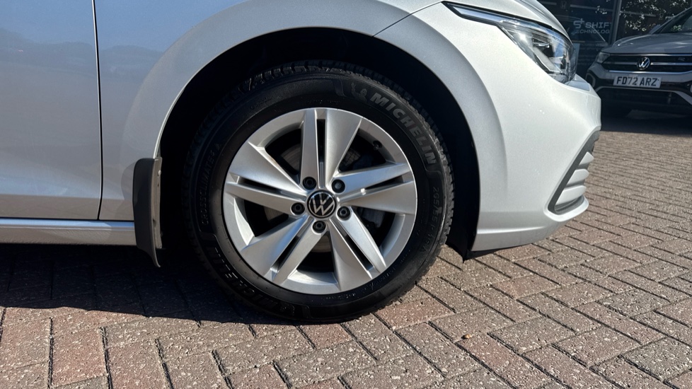 Volkswagen Golf 2.0 TDI Life 5dr DSG Diesel Hatchback - Image 23
