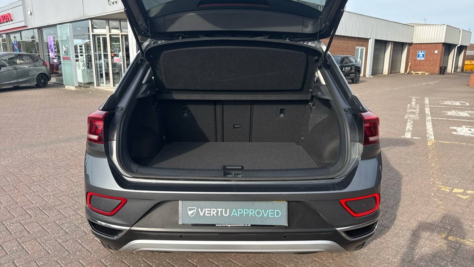 Volkswagen T-Roc 2.0 TSI 4MOTION Style 5dr DSG Petrol Hatchback - Image 4