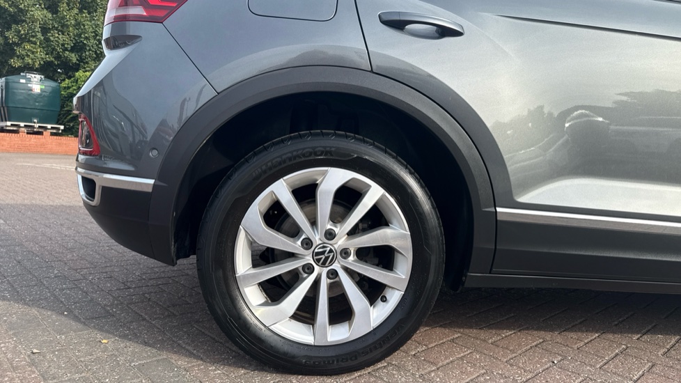 Volkswagen T-Roc 2.0 TSI 4MOTION Style 5dr DSG Petrol Hatchback - Image 7