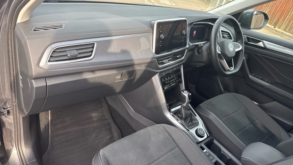 Volkswagen T-Roc 2.0 TSI 4MOTION Style 5dr DSG Petrol Hatchback - Image 9