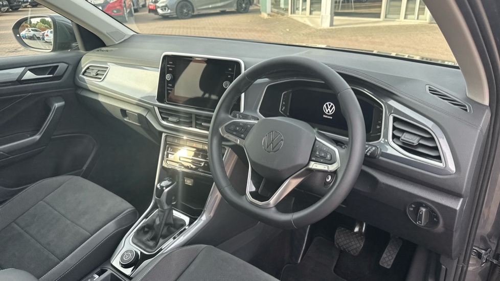 Volkswagen T-Roc 2.0 TSI 4MOTION Style 5dr DSG Petrol Hatchback - Image 11