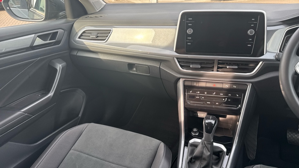 Volkswagen T-Roc 2.0 TSI 4MOTION Style 5dr DSG Petrol Hatchback - Image 14